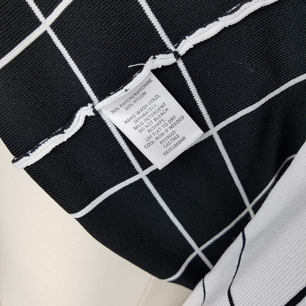 Halogen white and black block pattern top size med - Picture 3 of 7